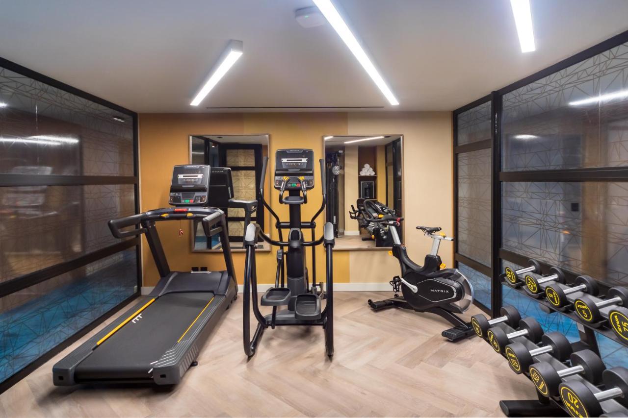 Barcelo Funchal Oldtown Hotel Eksteriør billede The gym at the hotel