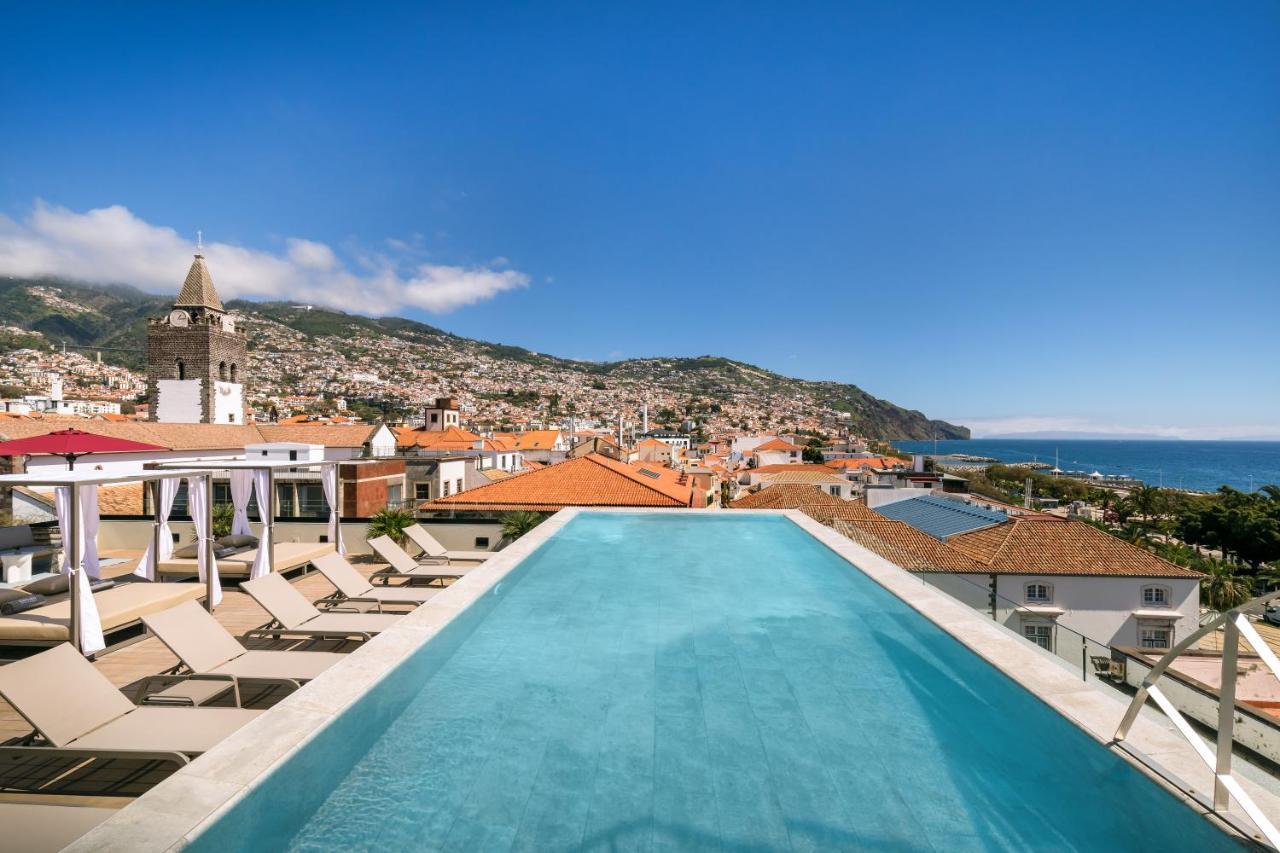 Barcelo Funchal Oldtown Hotel Eksteriør billede The rooftop pool at the hotel